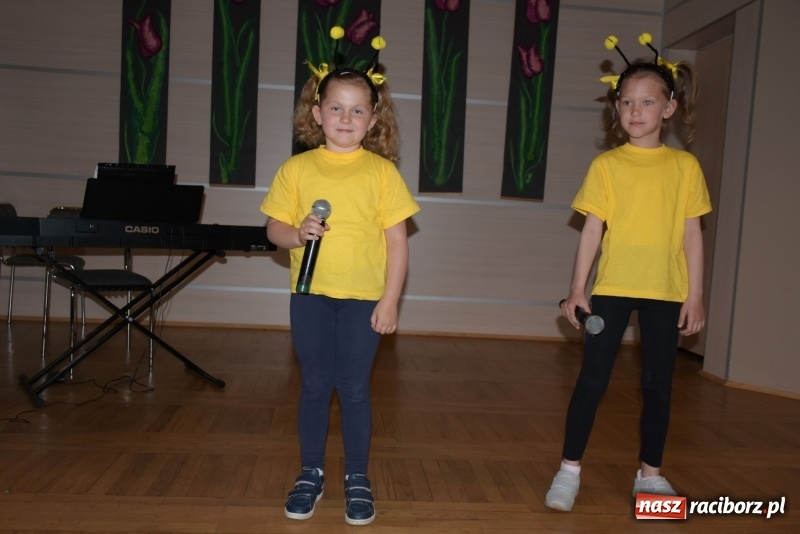 Zdjęcie w galerii na portalu naszraciborz.pl: Tańczę, śpiewam, recytuję. Tworkowski przegląd talentów  wiadomości z regionu