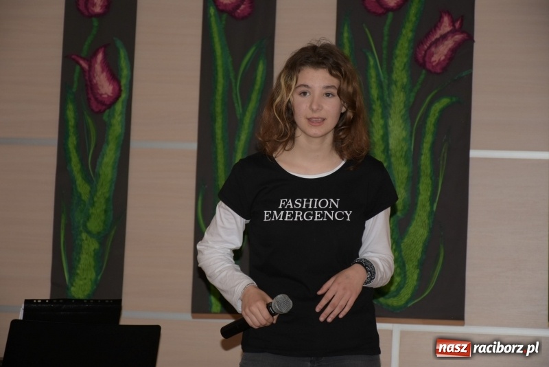 Zdjęcie w galerii na portalu naszraciborz.pl: Tańczę, śpiewam, recytuję. Tworkowski przegląd talentów  wiadomości z regionu