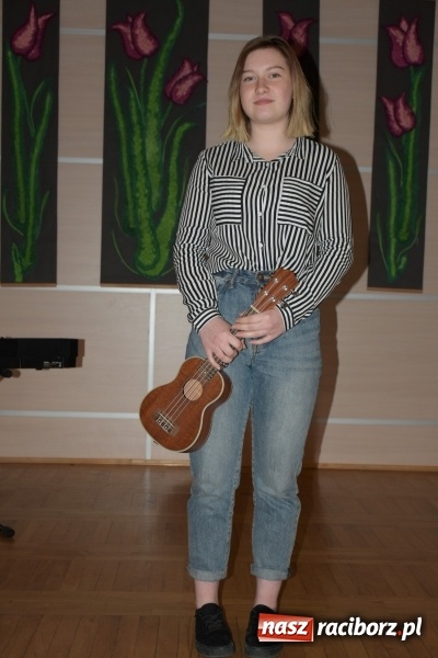 Zdjęcie w galerii na portalu naszraciborz.pl: Tańczę, śpiewam, recytuję. Tworkowski przegląd talentów  wiadomości z regionu