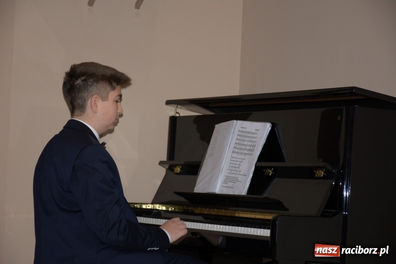 Zdjęcie w galerii na portalu naszraciborz.pl: Tańczę, śpiewam, recytuję. Tworkowski przegląd talentów  wiadomości z regionu