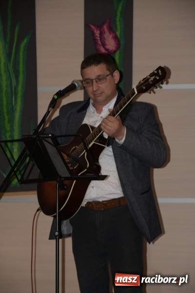 Zdjęcie w galerii na portalu naszraciborz.pl: Tańczę, śpiewam, recytuję. Tworkowski przegląd talentów  wiadomości z regionu