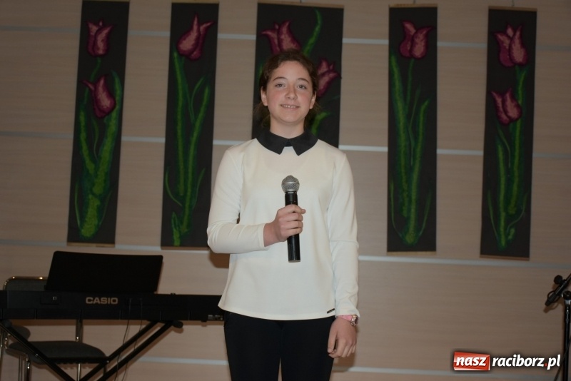 Zdjęcie w galerii na portalu naszraciborz.pl: Tańczę, śpiewam, recytuję. Tworkowski przegląd talentów  wiadomości z regionu