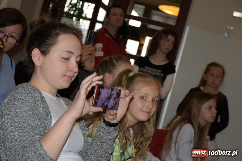 Zdjęcie w galerii na portalu naszraciborz.pl: Tańczę, śpiewam, recytuję. Tworkowski przegląd talentów  wiadomości z regionu