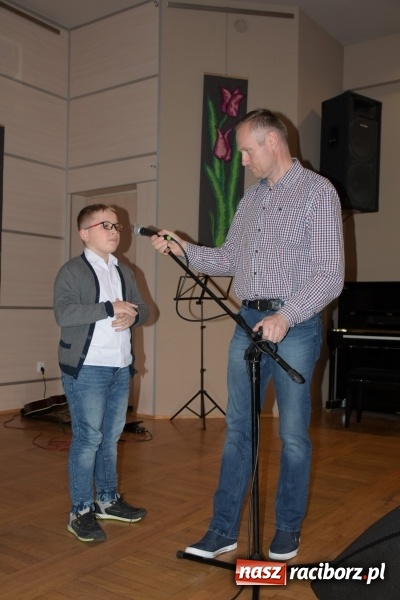 Zdjęcie w galerii na portalu naszraciborz.pl: Tańczę, śpiewam, recytuję. Tworkowski przegląd talentów  wiadomości z regionu