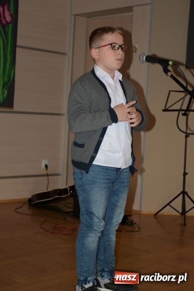 Zdjęcie w galerii na portalu naszraciborz.pl: Tańczę, śpiewam, recytuję. Tworkowski przegląd talentów  wiadomości z regionu