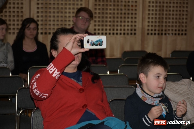 Zdjęcie w galerii na portalu naszraciborz.pl: Tańczę, śpiewam, recytuję. Tworkowski przegląd talentów  wiadomości z regionu