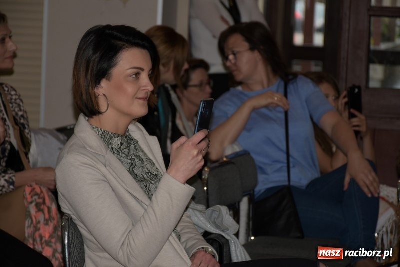 Zdjęcie w galerii na portalu naszraciborz.pl: Tańczę, śpiewam, recytuję. Tworkowski przegląd talentów  wiadomości z regionu