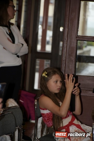 Zdjęcie w galerii na portalu naszraciborz.pl: Tańczę, śpiewam, recytuję. Tworkowski przegląd talentów  wiadomości z regionu