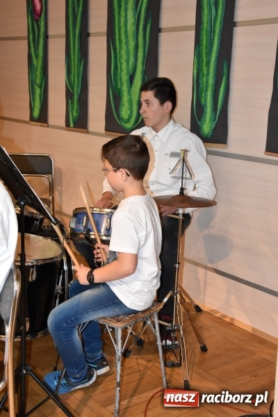 Zdjęcie w galerii na portalu naszraciborz.pl: Tańczę, śpiewam, recytuję. Tworkowski przegląd talentów  wiadomości z regionu