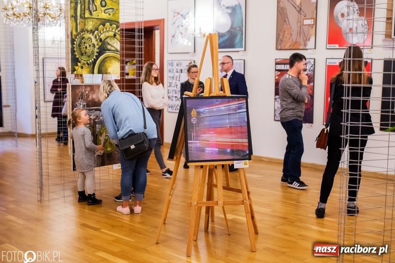Zdjęcie w galerii na portalu naszraciborz.pl: Debiut. Wernisaż prac uczniów Liceum Plastycznego na Zamku Piastowskim wiadomości z regionu