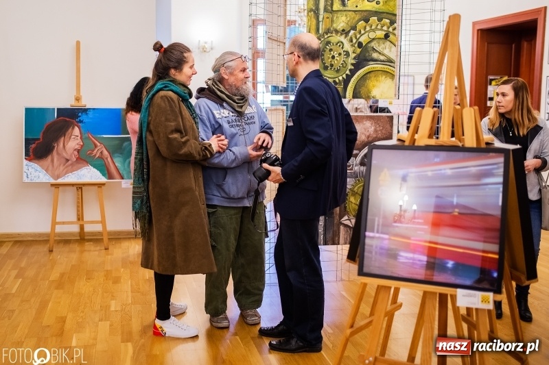 Zdjęcie w galerii na portalu naszraciborz.pl: Debiut. Wernisaż prac uczniów Liceum Plastycznego na Zamku Piastowskim wiadomości z regionu