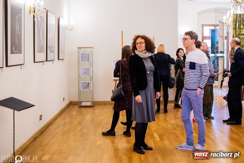 Zdjęcie w galerii na portalu naszraciborz.pl: Debiut. Wernisaż prac uczniów Liceum Plastycznego na Zamku Piastowskim wiadomości z regionu