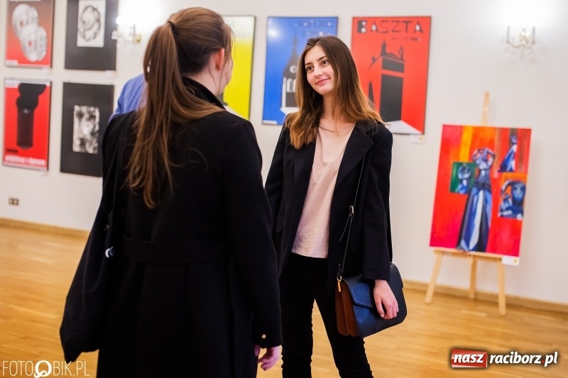 Zdjęcie w galerii na portalu naszraciborz.pl: Debiut. Wernisaż prac uczniów Liceum Plastycznego na Zamku Piastowskim wiadomości z regionu