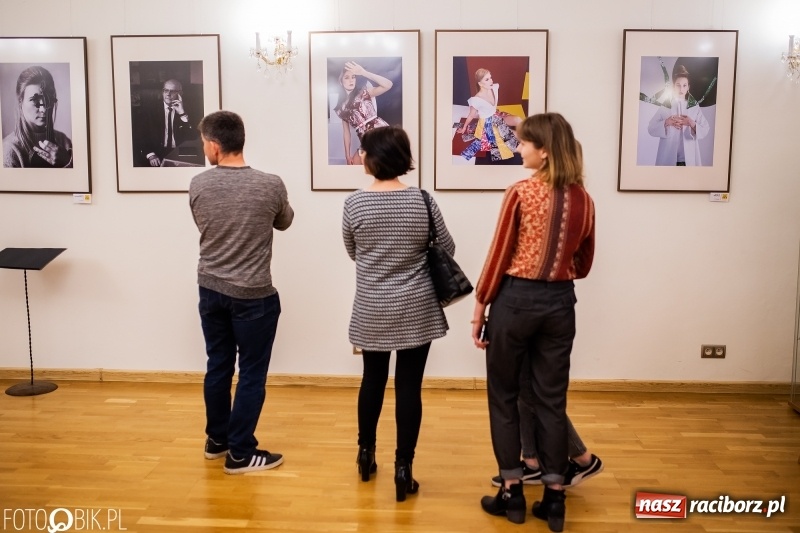 Zdjęcie w galerii na portalu naszraciborz.pl: Debiut. Wernisaż prac uczniów Liceum Plastycznego na Zamku Piastowskim wiadomości z regionu