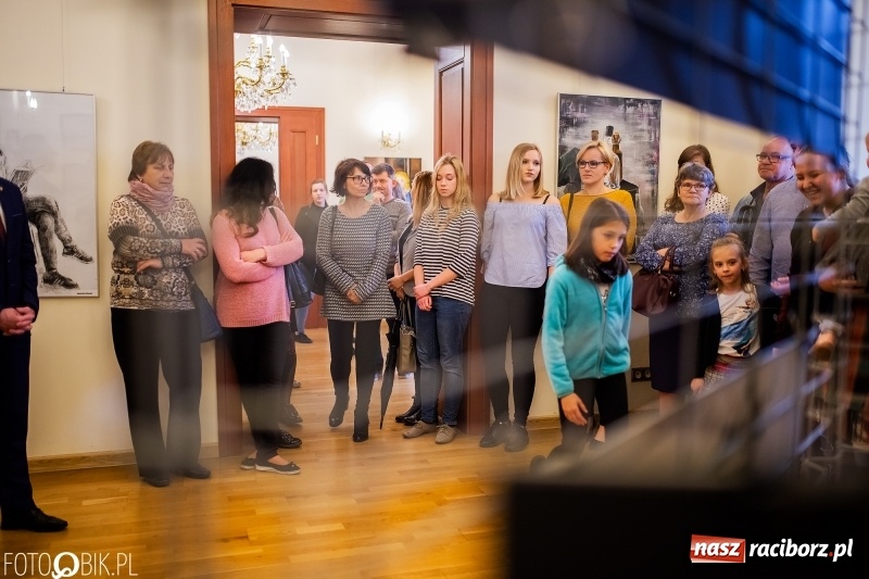Zdjęcie w galerii na portalu naszraciborz.pl: Debiut. Wernisaż prac uczniów Liceum Plastycznego na Zamku Piastowskim wiadomości z regionu