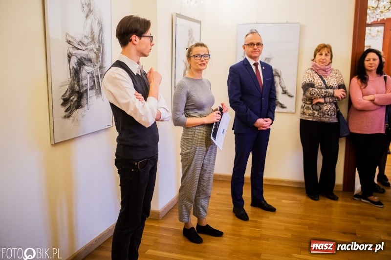 Zdjęcie w galerii na portalu naszraciborz.pl: Debiut. Wernisaż prac uczniów Liceum Plastycznego na Zamku Piastowskim wiadomości z regionu