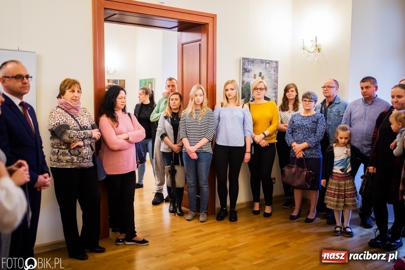Zdjęcie w galerii na portalu naszraciborz.pl: Debiut. Wernisaż prac uczniów Liceum Plastycznego na Zamku Piastowskim wiadomości z regionu