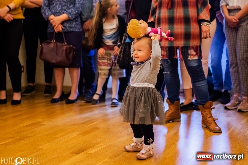 Zdjęcie w galerii na portalu naszraciborz.pl: Debiut. Wernisaż prac uczniów Liceum Plastycznego na Zamku Piastowskim wiadomości z regionu