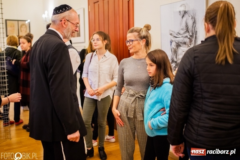 Zdjęcie w galerii na portalu naszraciborz.pl: Debiut. Wernisaż prac uczniów Liceum Plastycznego na Zamku Piastowskim wiadomości z regionu