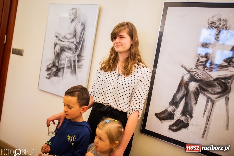 Zdjęcie w galerii na portalu naszraciborz.pl: Debiut. Wernisaż prac uczniów Liceum Plastycznego na Zamku Piastowskim wiadomości z regionu