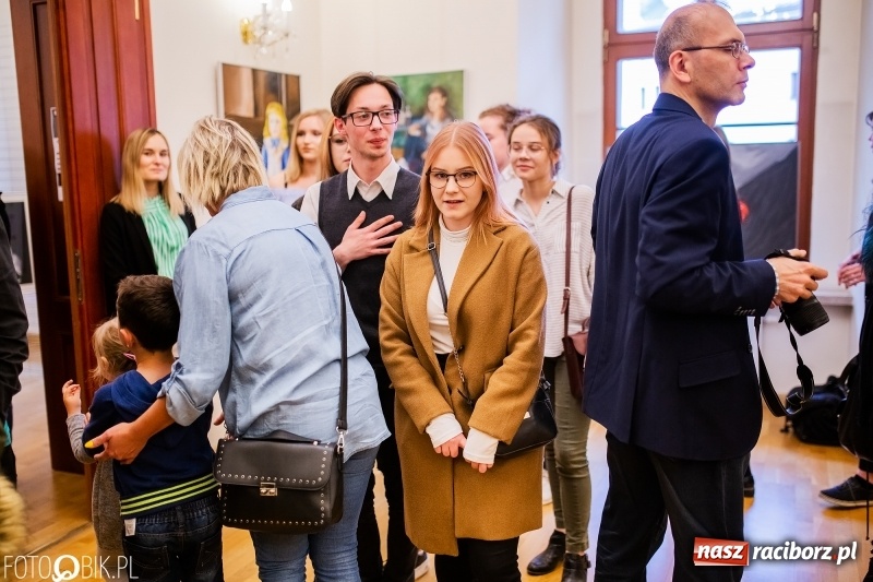 Zdjęcie w galerii na portalu naszraciborz.pl: Debiut. Wernisaż prac uczniów Liceum Plastycznego na Zamku Piastowskim wiadomości z regionu