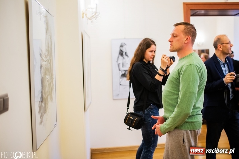 Zdjęcie w galerii na portalu naszraciborz.pl: Debiut. Wernisaż prac uczniów Liceum Plastycznego na Zamku Piastowskim wiadomości z regionu