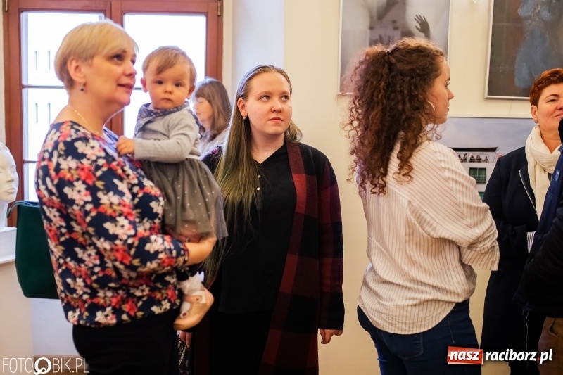 Zdjęcie w galerii na portalu naszraciborz.pl: Debiut. Wernisaż prac uczniów Liceum Plastycznego na Zamku Piastowskim wiadomości z regionu