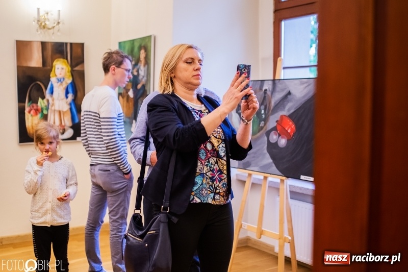 Zdjęcie w galerii na portalu naszraciborz.pl: Debiut. Wernisaż prac uczniów Liceum Plastycznego na Zamku Piastowskim wiadomości z regionu