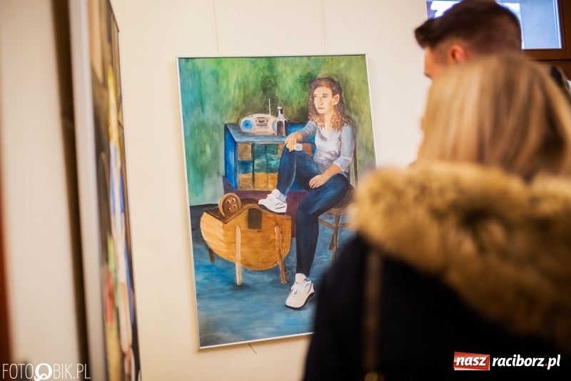 Zdjęcie w galerii na portalu naszraciborz.pl: Debiut. Wernisaż prac uczniów Liceum Plastycznego na Zamku Piastowskim wiadomości z regionu