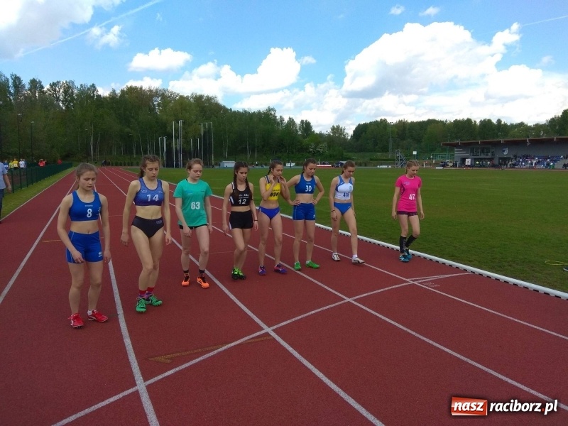 Zdjęcie w galerii na portalu naszraciborz.pl: Raciborscy lekkoatleci wkroczyli w sezon letni  wiadomości z regionu