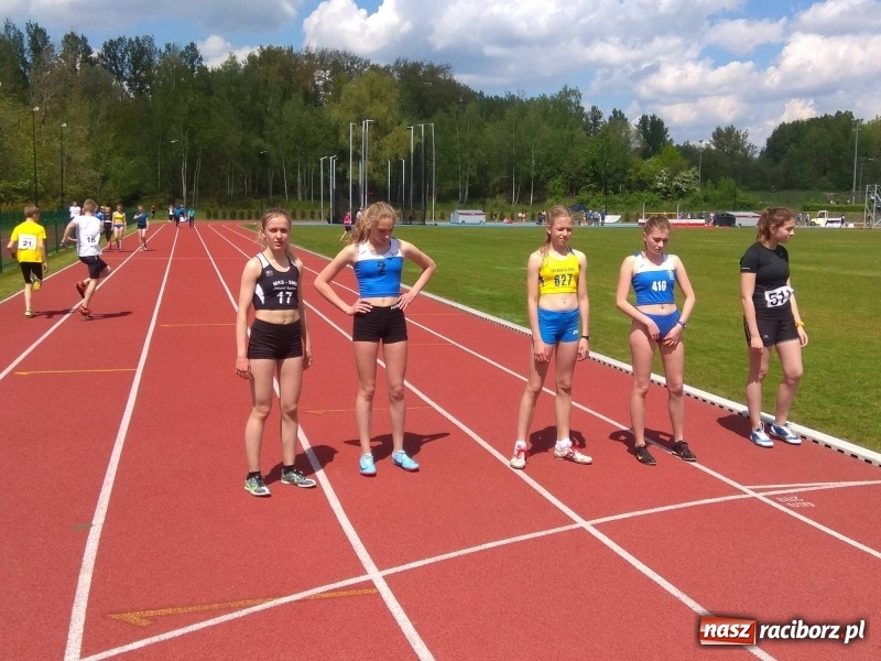 Zdjęcie w galerii na portalu naszraciborz.pl: Raciborscy lekkoatleci wkroczyli w sezon letni  wiadomości z regionu