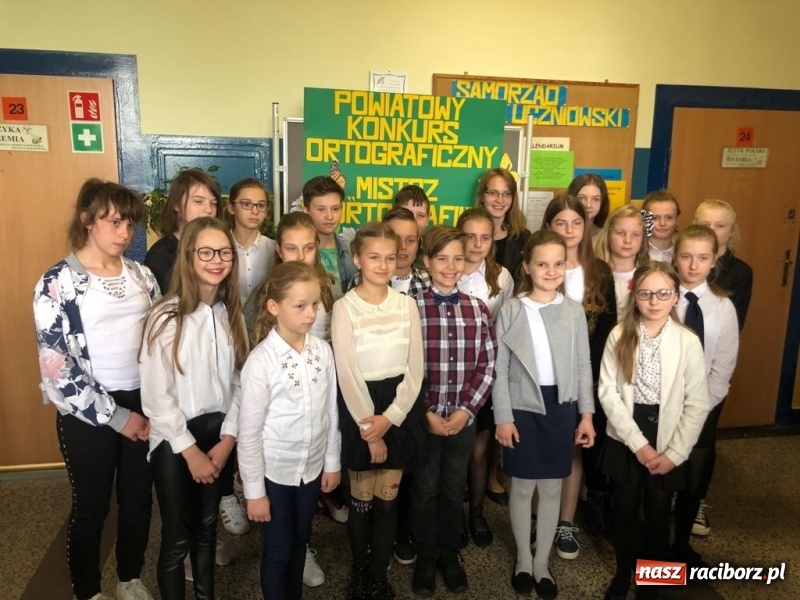 Zdjęcie w galerii na portalu naszraciborz.pl: Po raz 27. rywalizowali o tytuł Mistrza Ortografii wiadomości z regionu