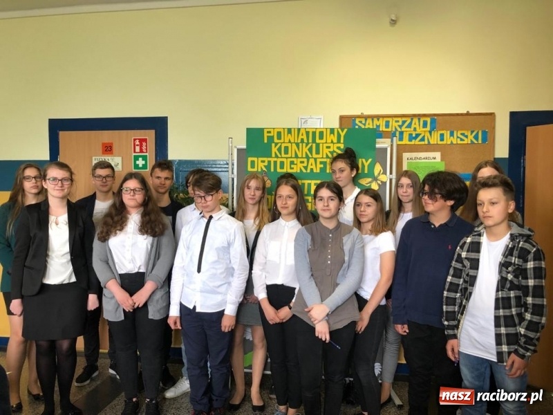 Zdjęcie w galerii na portalu naszraciborz.pl: Po raz 27. rywalizowali o tytuł Mistrza Ortografii wiadomości z regionu