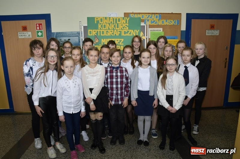 Zdjęcie w galerii na portalu naszraciborz.pl: Po raz 27. rywalizowali o tytuł Mistrza Ortografii wiadomości z regionu