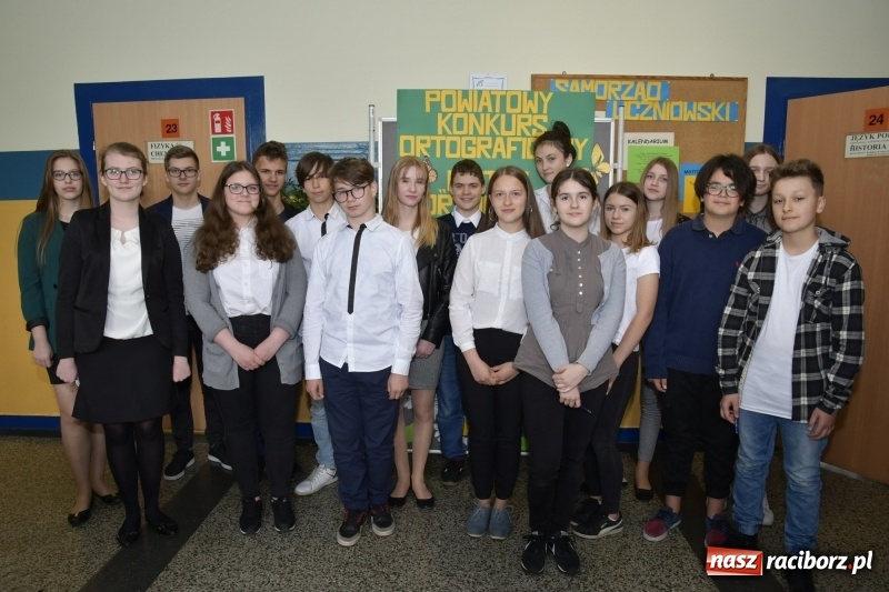 Zdjęcie w galerii na portalu naszraciborz.pl: Po raz 27. rywalizowali o tytuł Mistrza Ortografii wiadomości z regionu