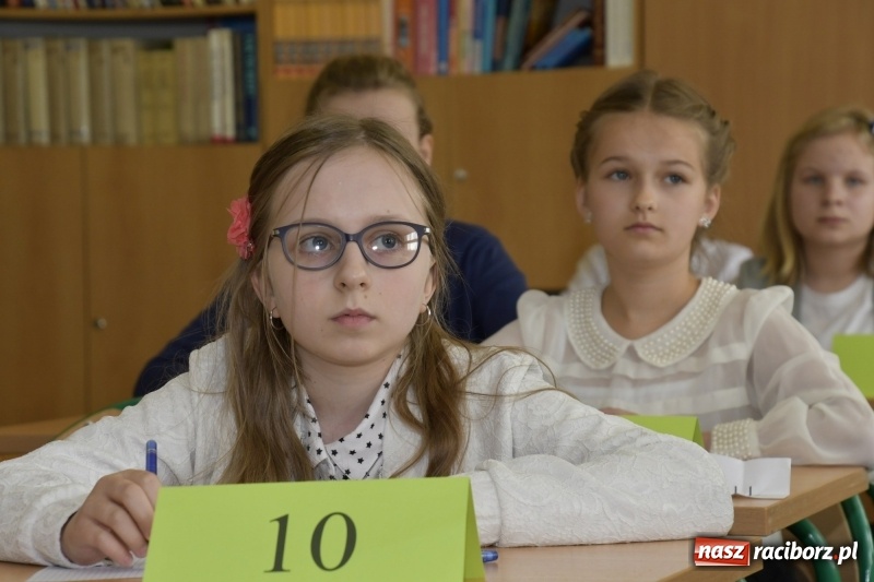 Zdjęcie w galerii na portalu naszraciborz.pl: Po raz 27. rywalizowali o tytuł Mistrza Ortografii wiadomości z regionu