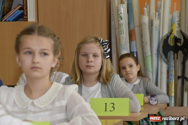 Zdjęcie w galerii na portalu naszraciborz.pl: Po raz 27. rywalizowali o tytuł Mistrza Ortografii wiadomości z regionu