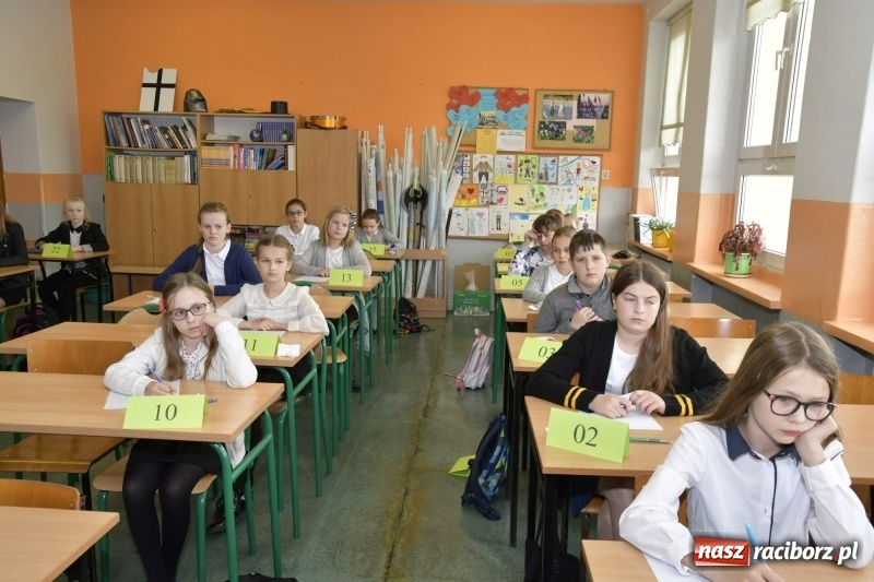 Zdjęcie w galerii na portalu naszraciborz.pl: Po raz 27. rywalizowali o tytuł Mistrza Ortografii wiadomości z regionu