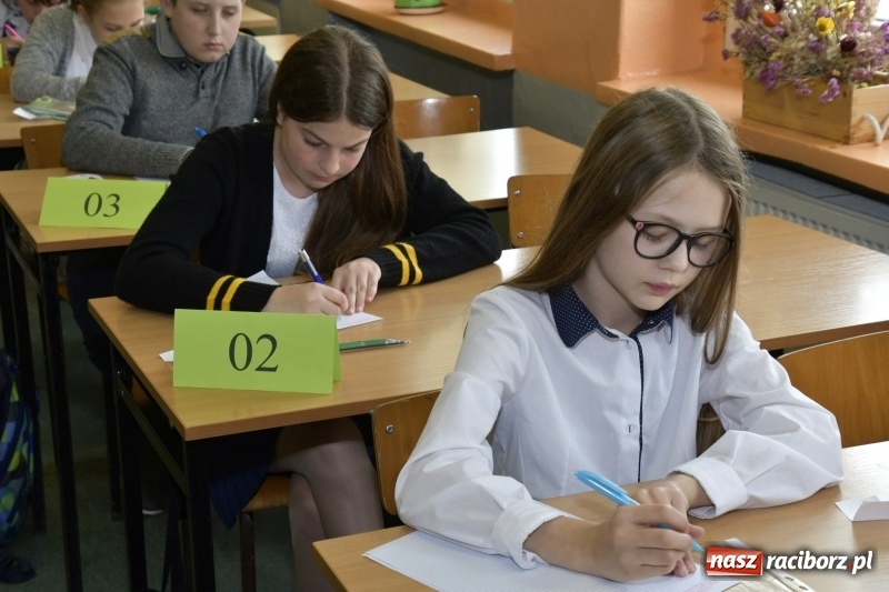 Zdjęcie w galerii na portalu naszraciborz.pl: Po raz 27. rywalizowali o tytuł Mistrza Ortografii wiadomości z regionu
