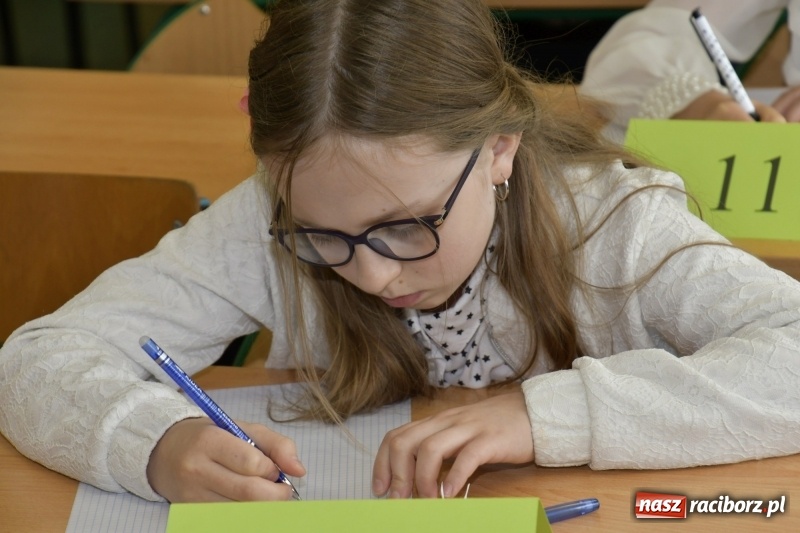 Zdjęcie w galerii na portalu naszraciborz.pl: Po raz 27. rywalizowali o tytuł Mistrza Ortografii wiadomości z regionu