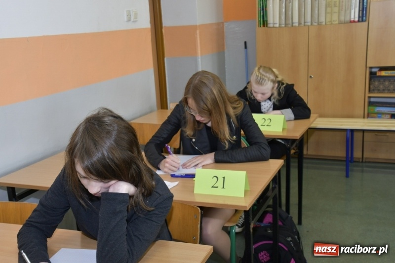 Zdjęcie w galerii na portalu naszraciborz.pl: Po raz 27. rywalizowali o tytuł Mistrza Ortografii wiadomości z regionu