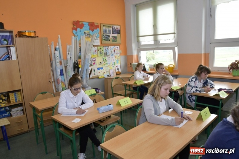 Zdjęcie w galerii na portalu naszraciborz.pl: Po raz 27. rywalizowali o tytuł Mistrza Ortografii wiadomości z regionu