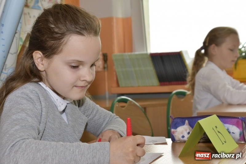 Zdjęcie w galerii na portalu naszraciborz.pl: Po raz 27. rywalizowali o tytuł Mistrza Ortografii wiadomości z regionu