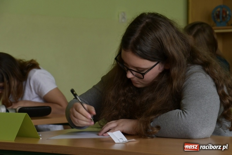 Zdjęcie w galerii na portalu naszraciborz.pl: Po raz 27. rywalizowali o tytuł Mistrza Ortografii wiadomości z regionu