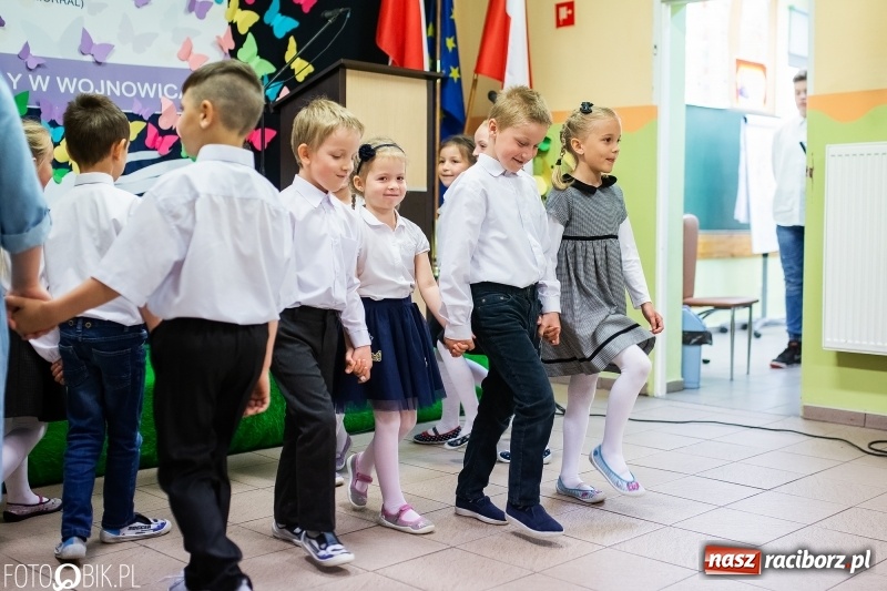 Zdjęcie w galerii na portalu naszraciborz.pl: Szkoła w Wojnowicach obchodzi 115-lecie powstania. Dziś jubilatka witała zacnych gości wiadomości z regionu