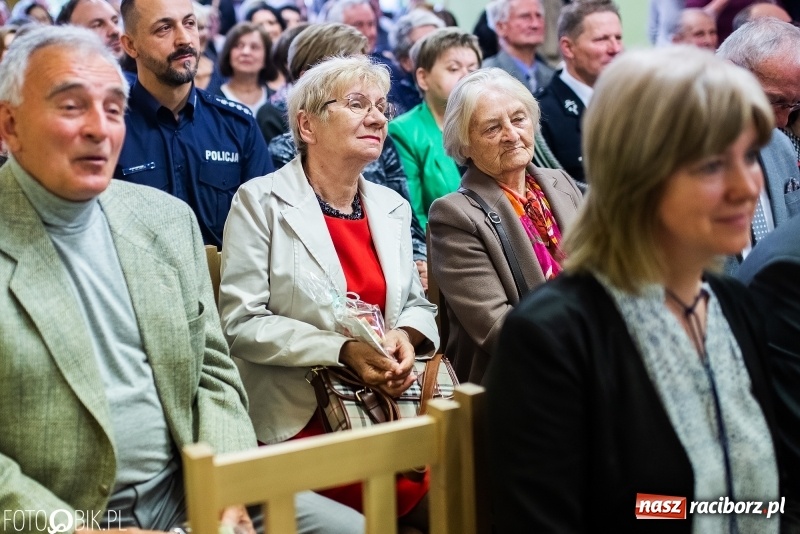 Zdjęcie w galerii na portalu naszraciborz.pl: Szkoła w Wojnowicach obchodzi 115-lecie powstania. Dziś jubilatka witała zacnych gości wiadomości z regionu
