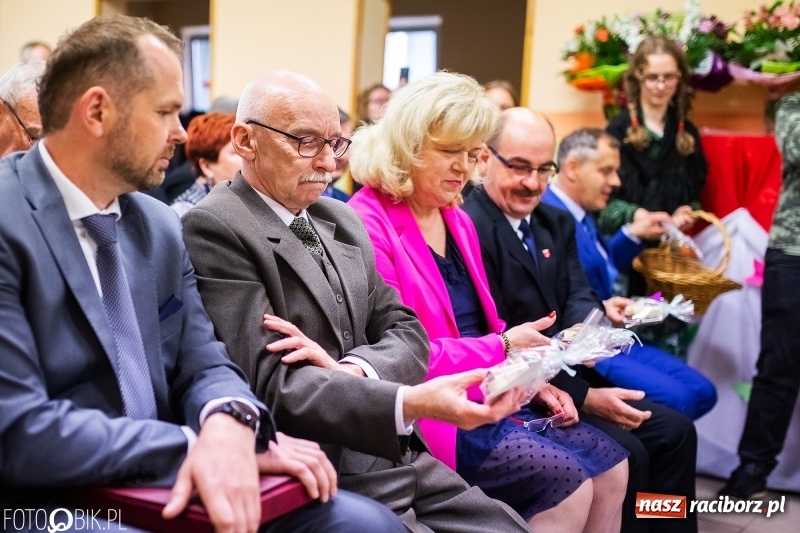 Zdjęcie w galerii na portalu naszraciborz.pl: Szkoła w Wojnowicach obchodzi 115-lecie powstania. Dziś jubilatka witała zacnych gości wiadomości z regionu