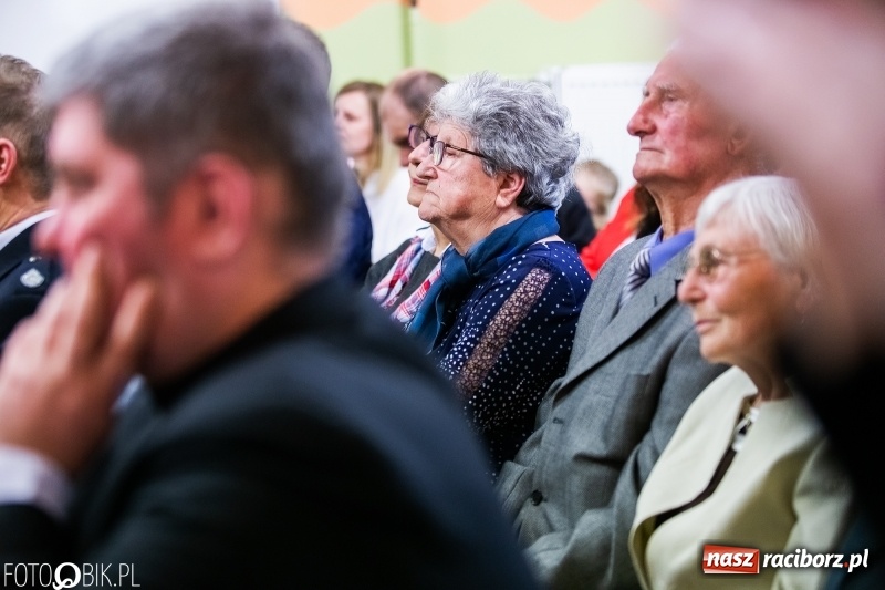 Zdjęcie w galerii na portalu naszraciborz.pl: Szkoła w Wojnowicach obchodzi 115-lecie powstania. Dziś jubilatka witała zacnych gości wiadomości z regionu