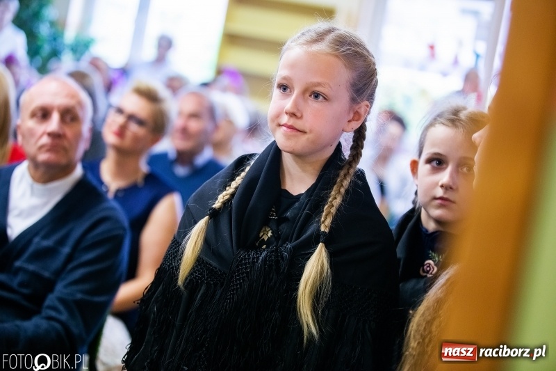 Zdjęcie w galerii na portalu naszraciborz.pl: Szkoła w Wojnowicach obchodzi 115-lecie powstania. Dziś jubilatka witała zacnych gości wiadomości z regionu
