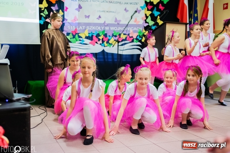 Zdjęcie w galerii na portalu naszraciborz.pl: Szkoła w Wojnowicach obchodzi 115-lecie powstania. Dziś jubilatka witała zacnych gości wiadomości z regionu
